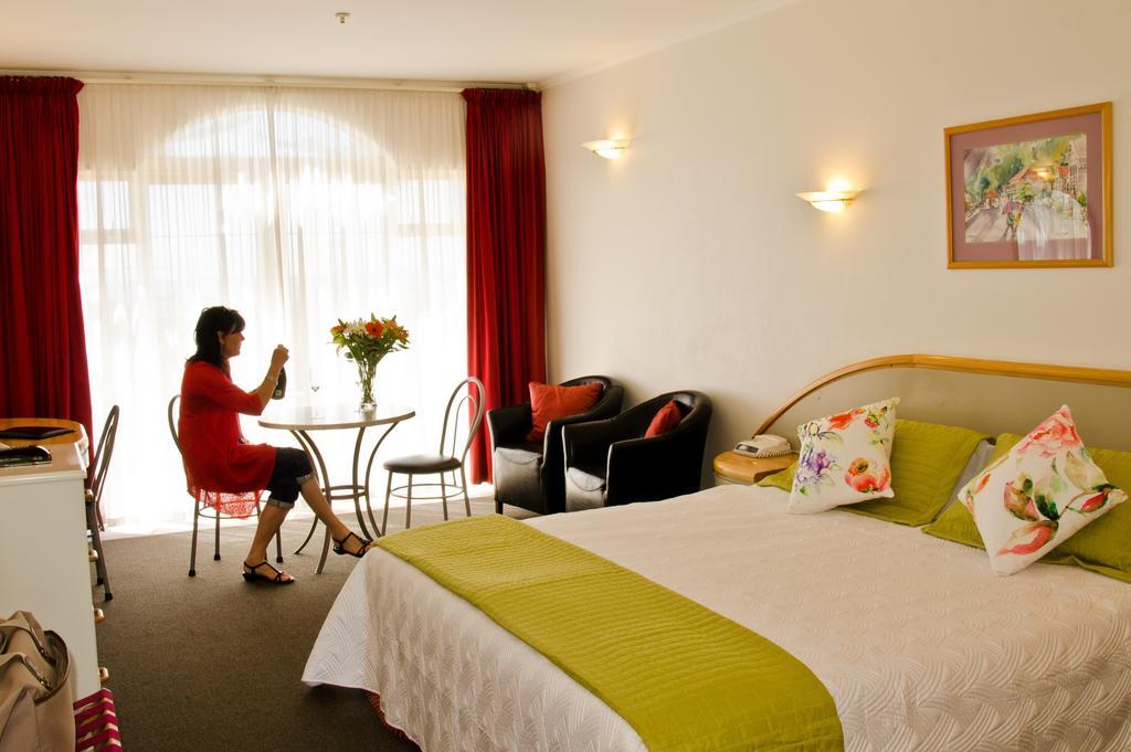 נאפייר Beachfront Motel מראה חיצוני תמונה