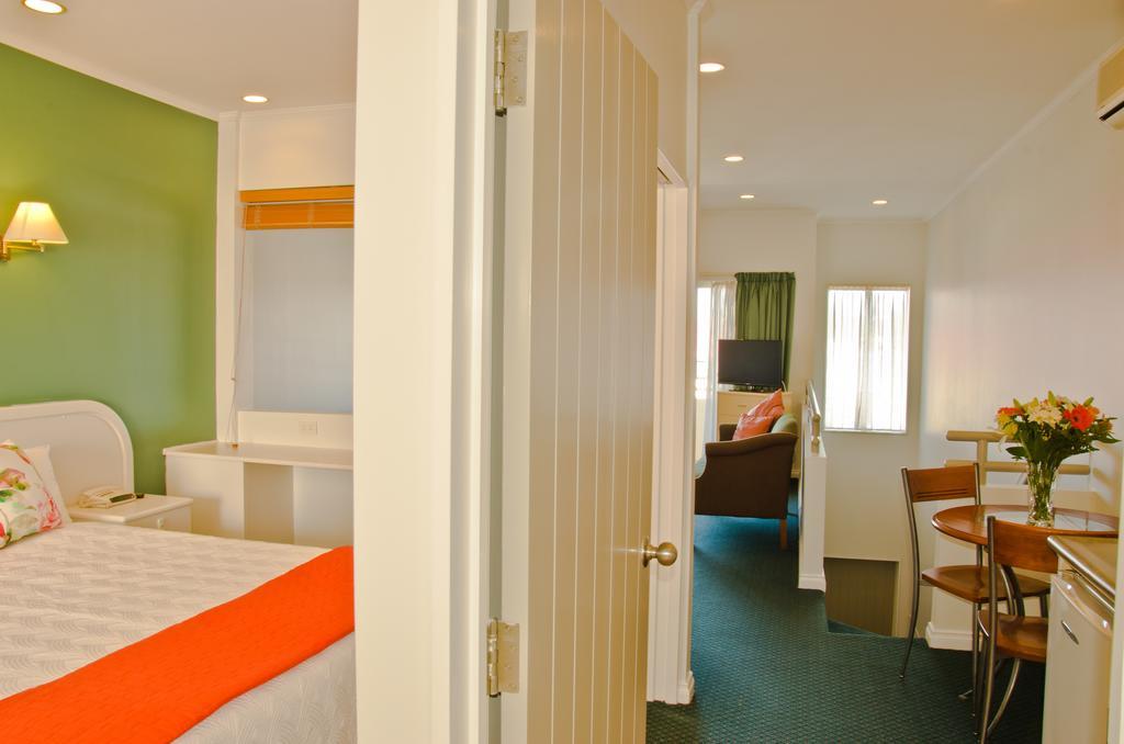 נאפייר Beachfront Motel חדר תמונה