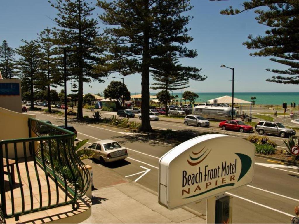 נאפייר Beachfront Motel מראה חיצוני תמונה