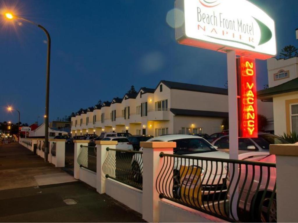 נאפייר Beachfront Motel מראה חיצוני תמונה