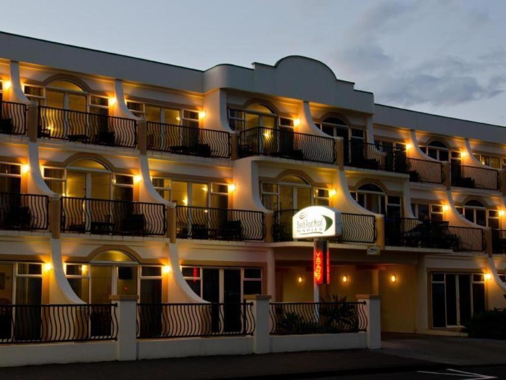 נאפייר Beachfront Motel מראה חיצוני תמונה