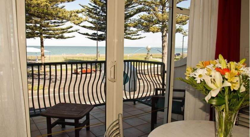נאפייר Beachfront Motel חדר תמונה