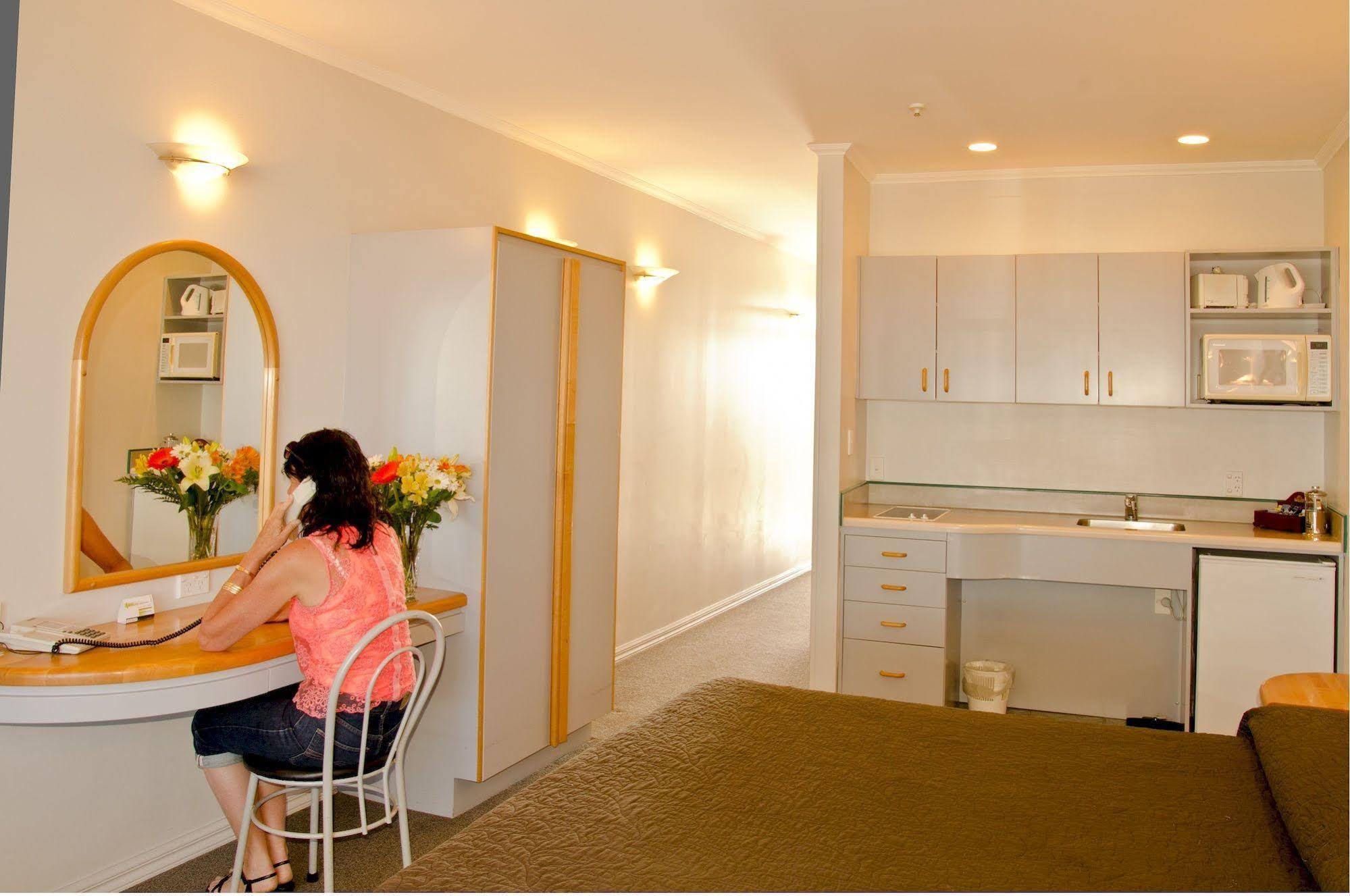 נאפייר Beachfront Motel מראה חיצוני תמונה