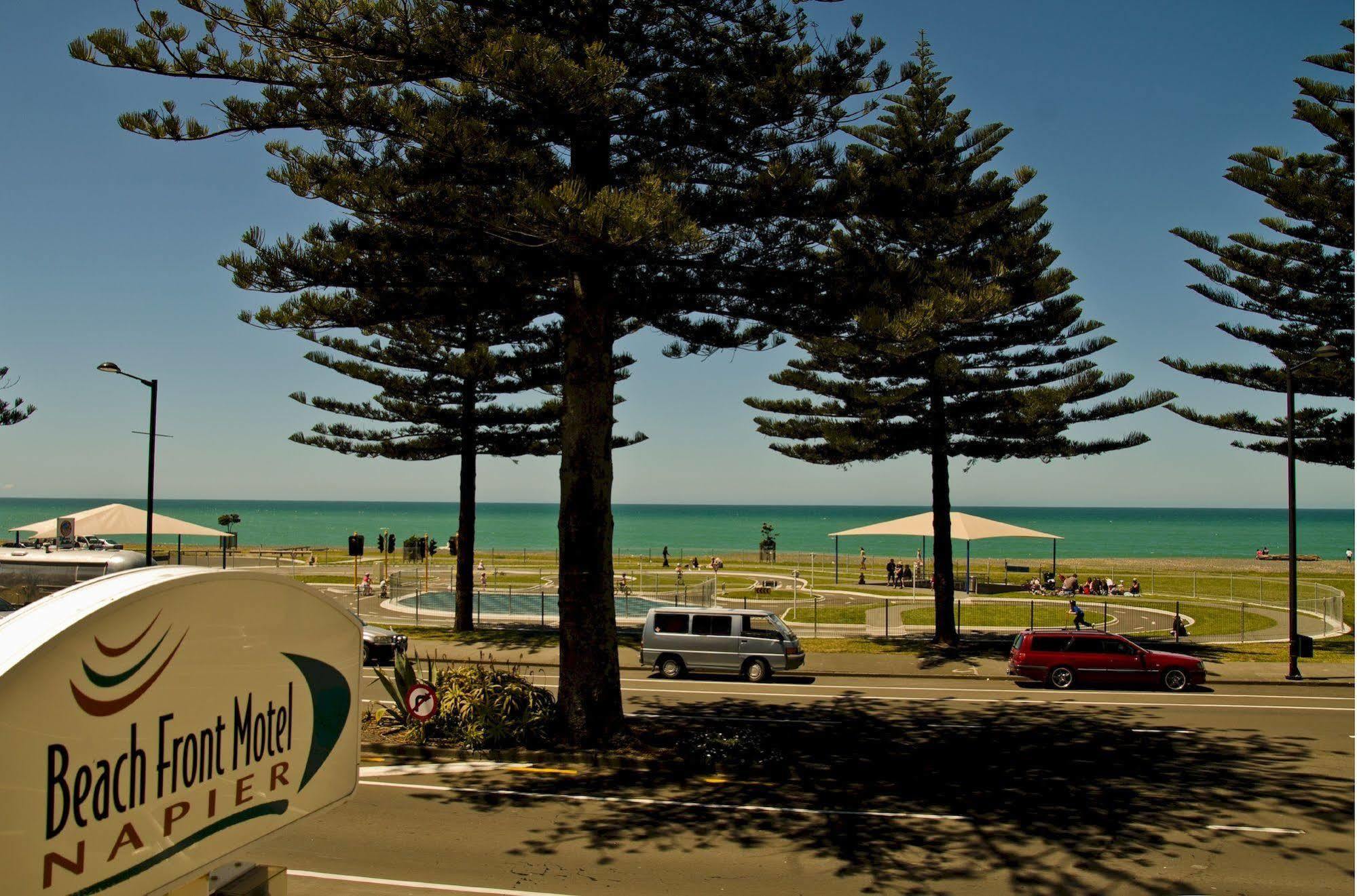 נאפייר Beachfront Motel מראה חיצוני תמונה