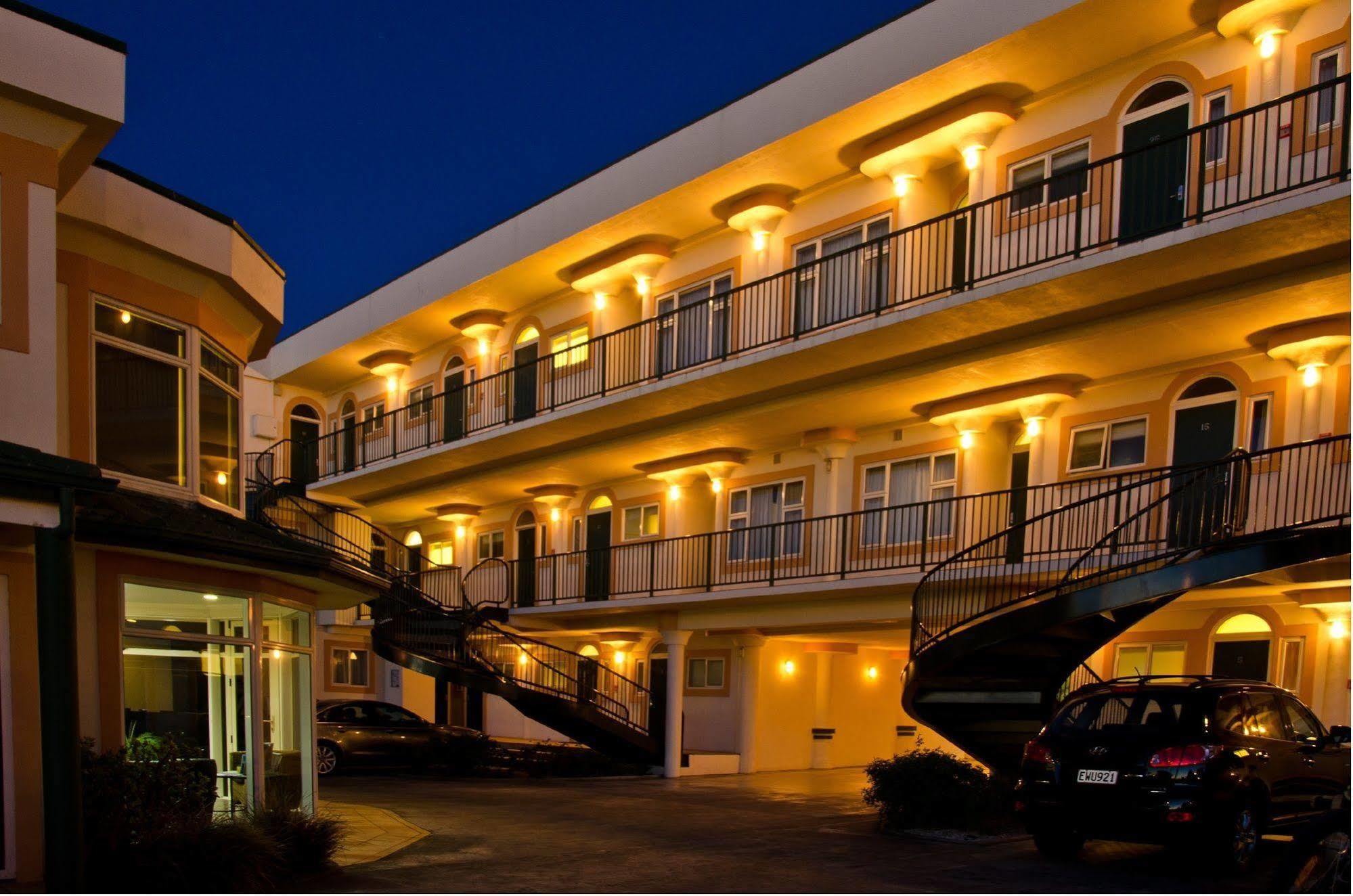 נאפייר Beachfront Motel מראה חיצוני תמונה