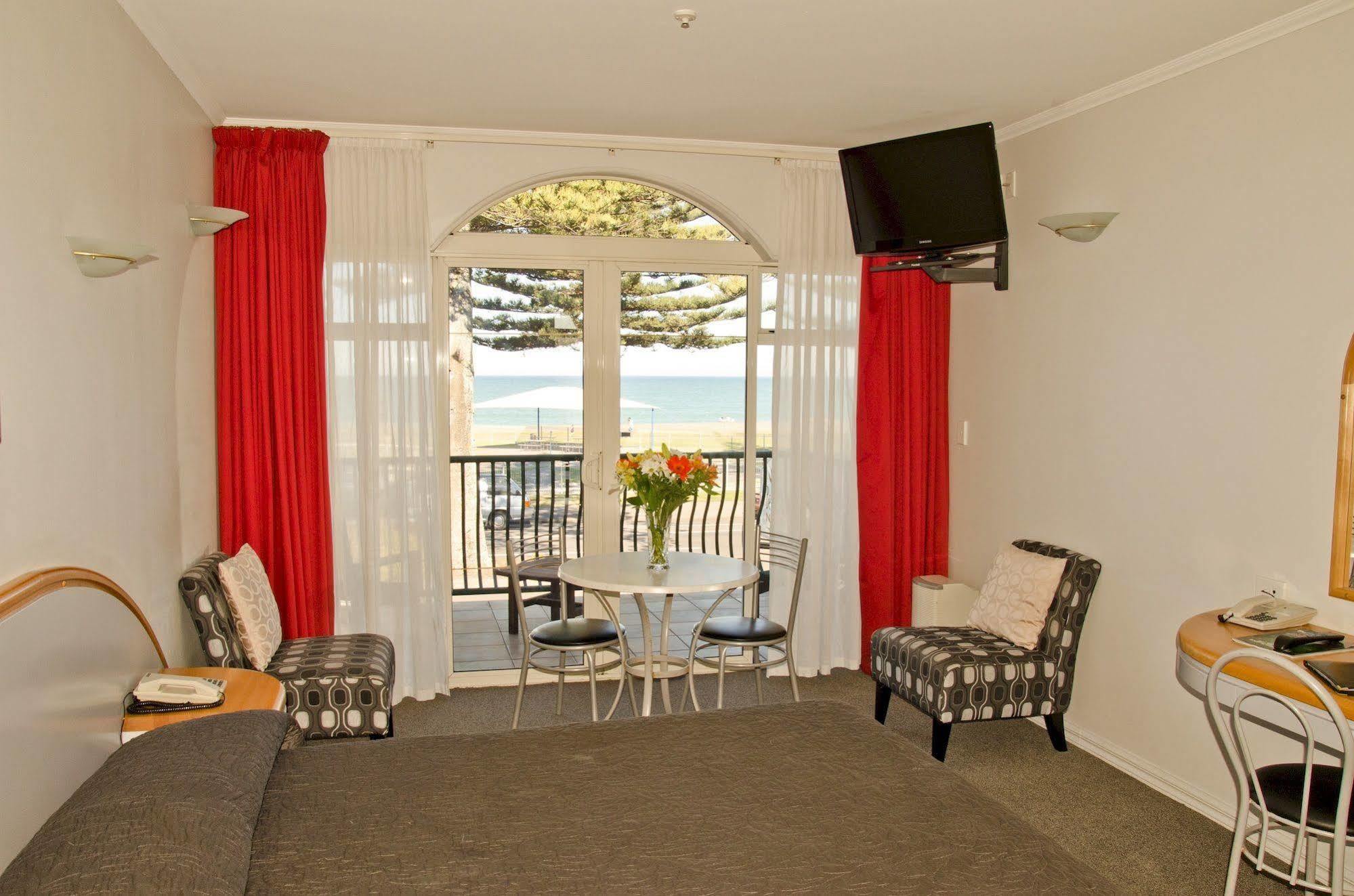נאפייר Beachfront Motel מראה חיצוני תמונה