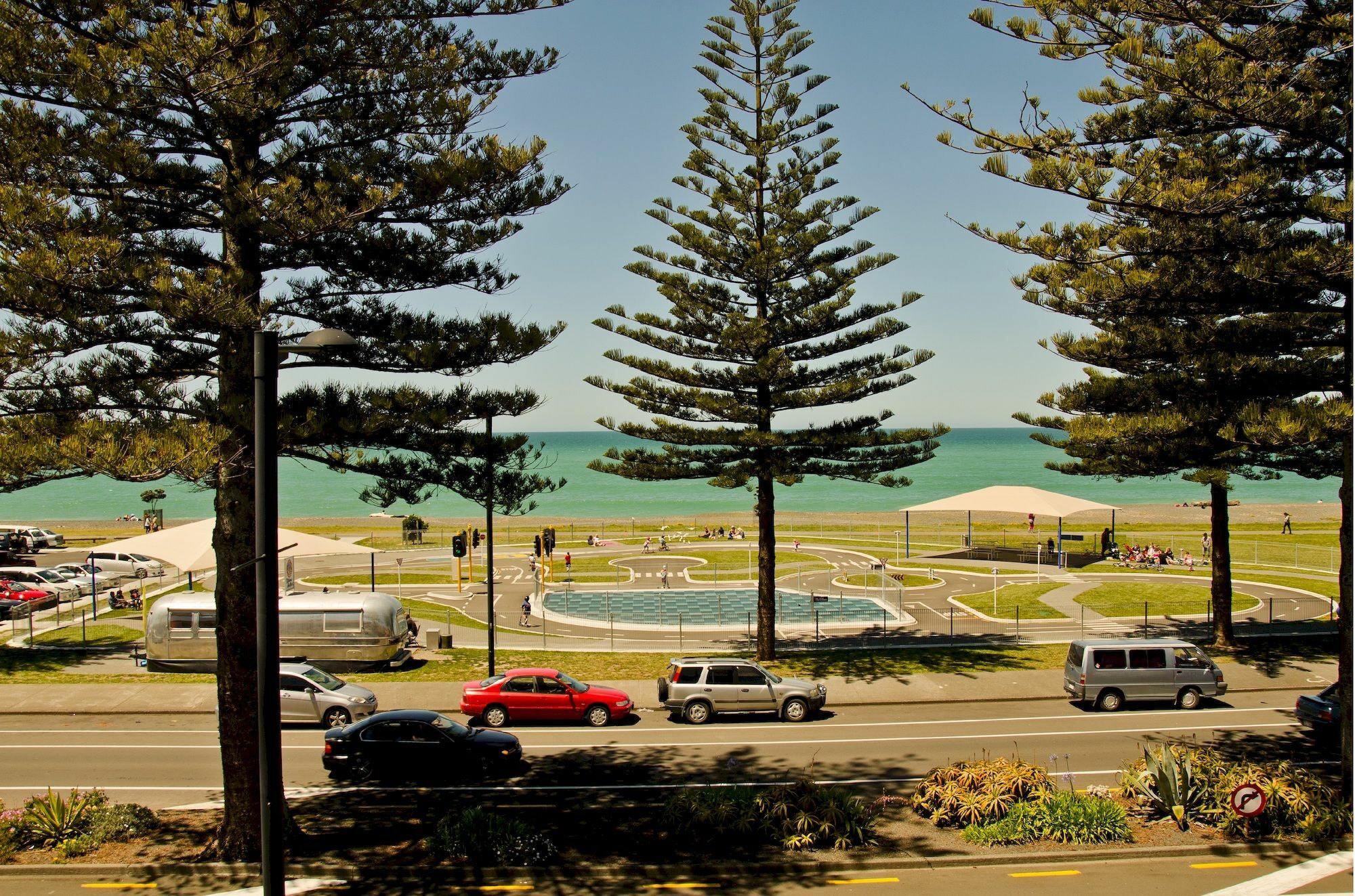 נאפייר Beachfront Motel מראה חיצוני תמונה
